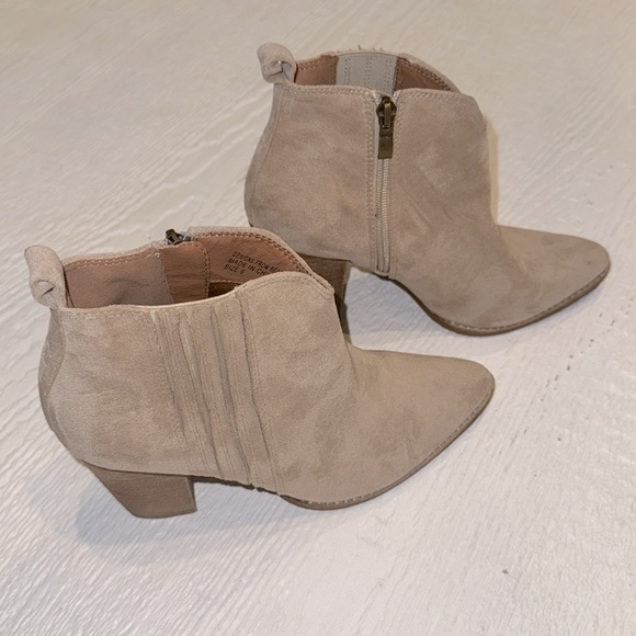 Beast Fashion Tan Suede Ankle Boots Size 9 Like NEW - Picture 4 of 9